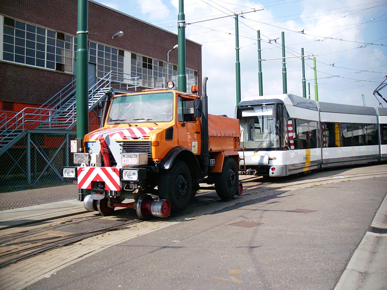 Véhicule rail route Unimog